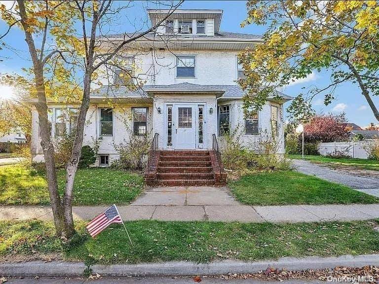 Rockville Centre, NY 11570,42 Vernon AVE #2