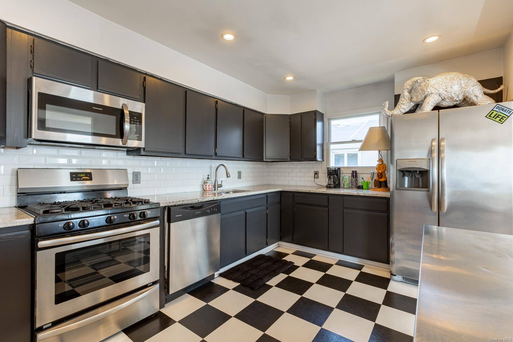 Lindenhurst, NY 11757,26 Bayview Avenue W