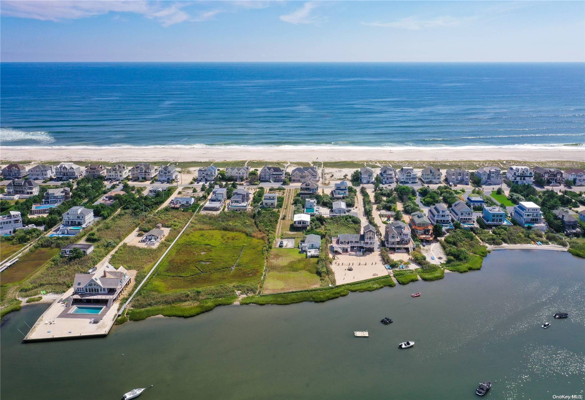 Westhampton Beach, NY 11978,836D Dune RD