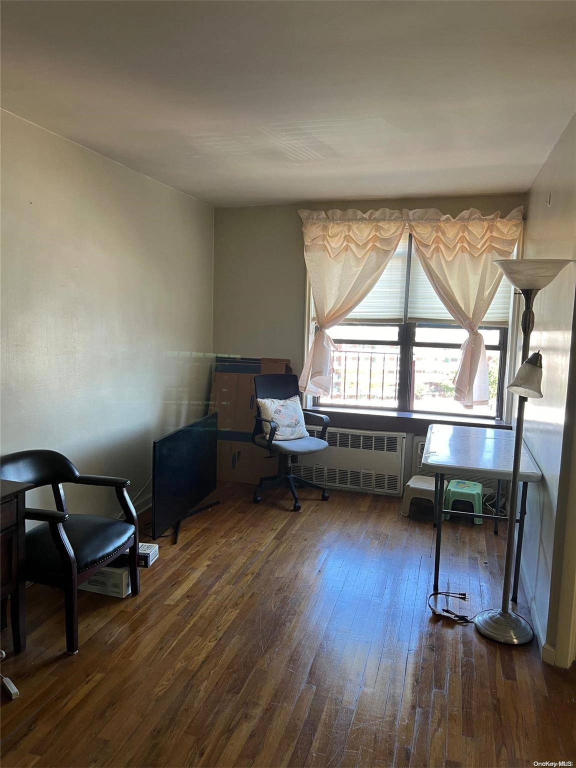 Elmhurst, NY 11373,84-20 51th Ave #6H