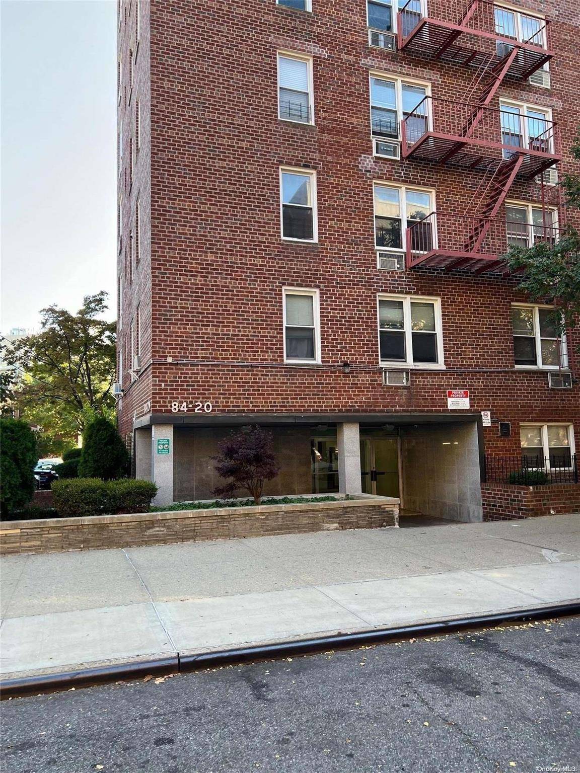 Elmhurst, NY 11373,84-20 51th Ave #6H