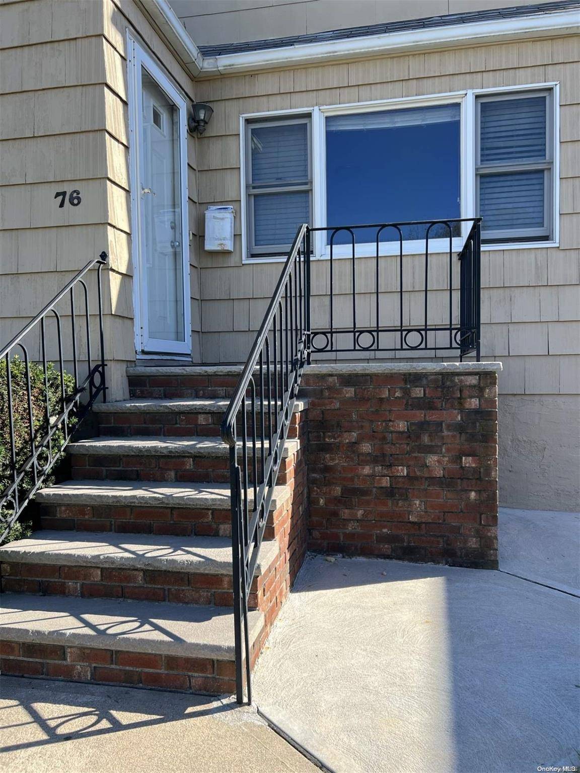 East Rockaway, NY 11518,76 3rd AVE