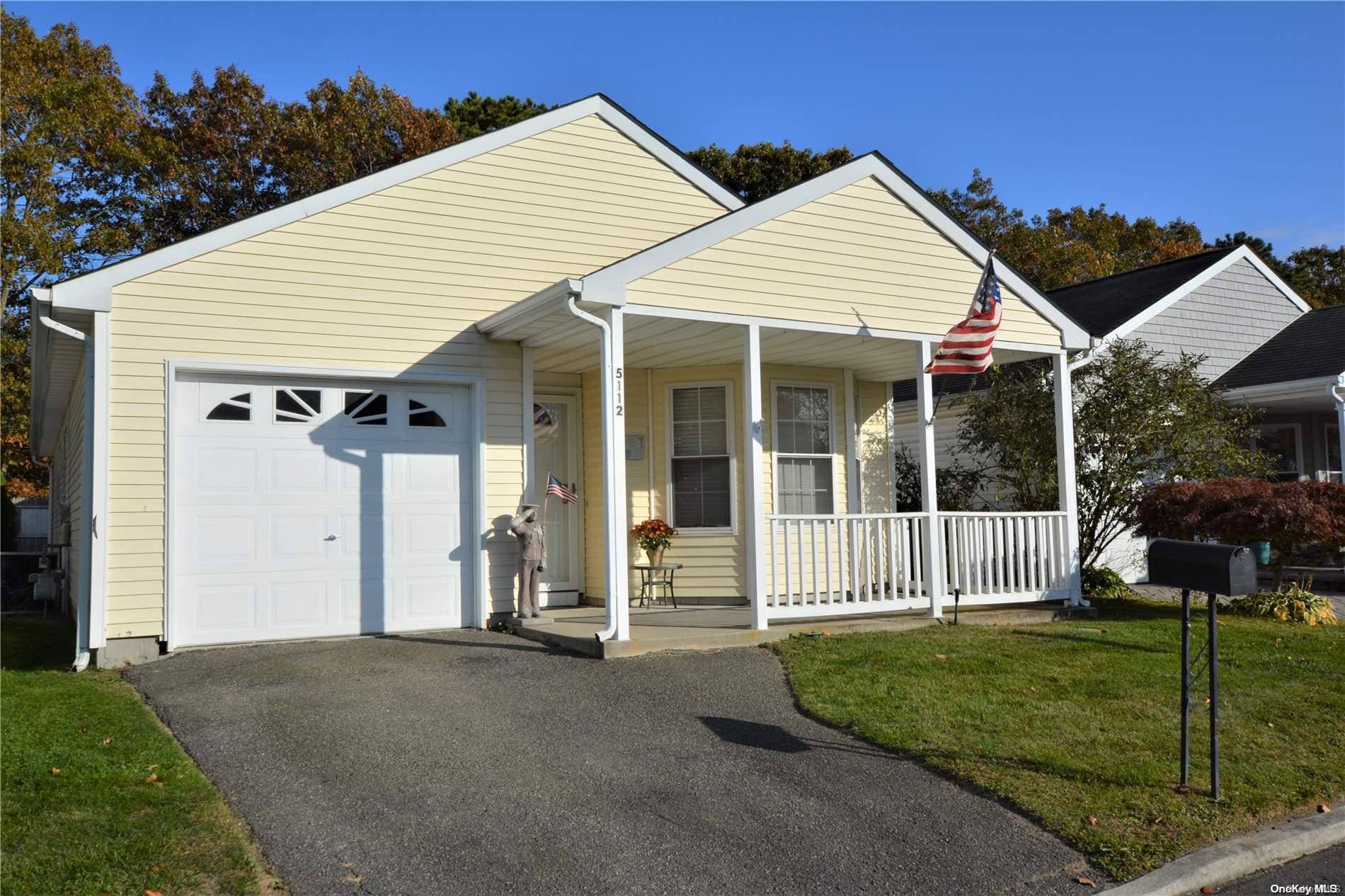 Manorville, NY 11949,5112 Village CIR #5112