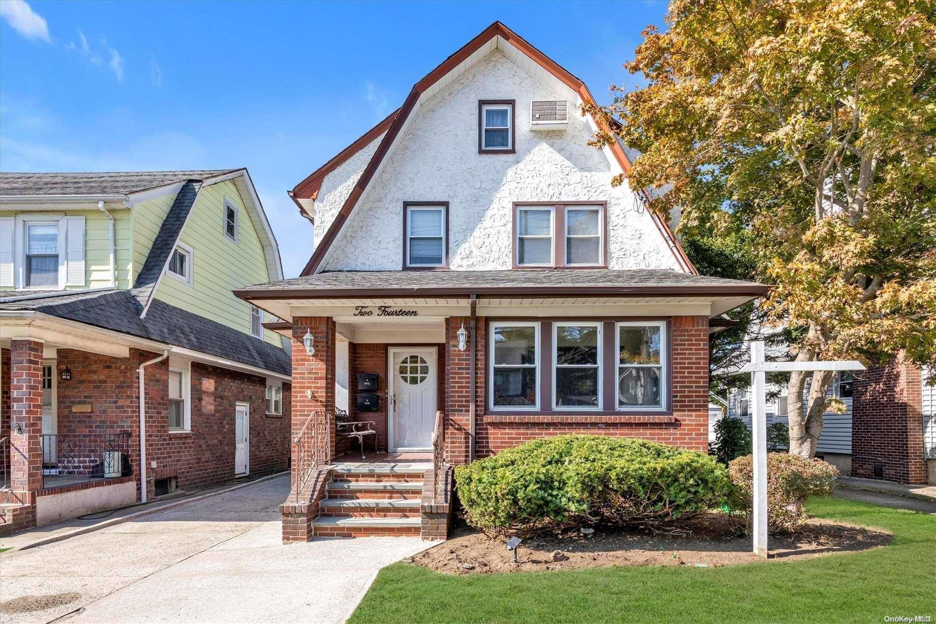 Floral Park, NY 11001,214 Plainfield AVE