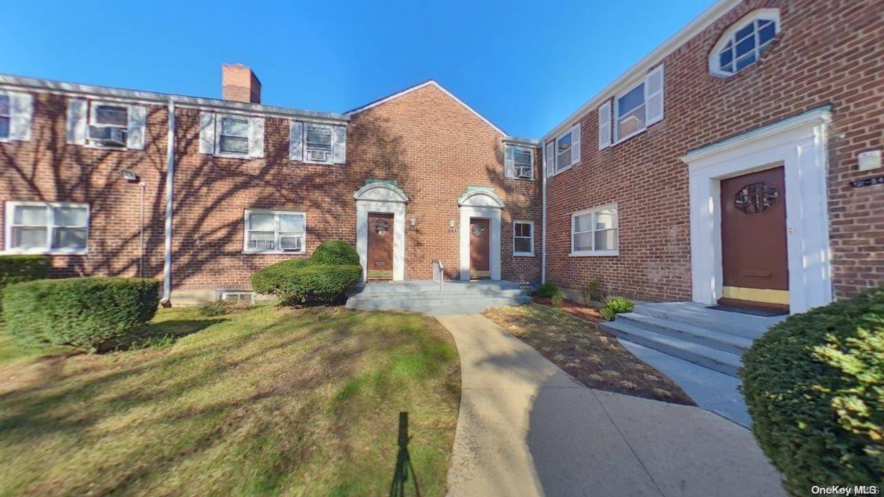 Rosedale, NY 11422,131-56 234 ST #lower