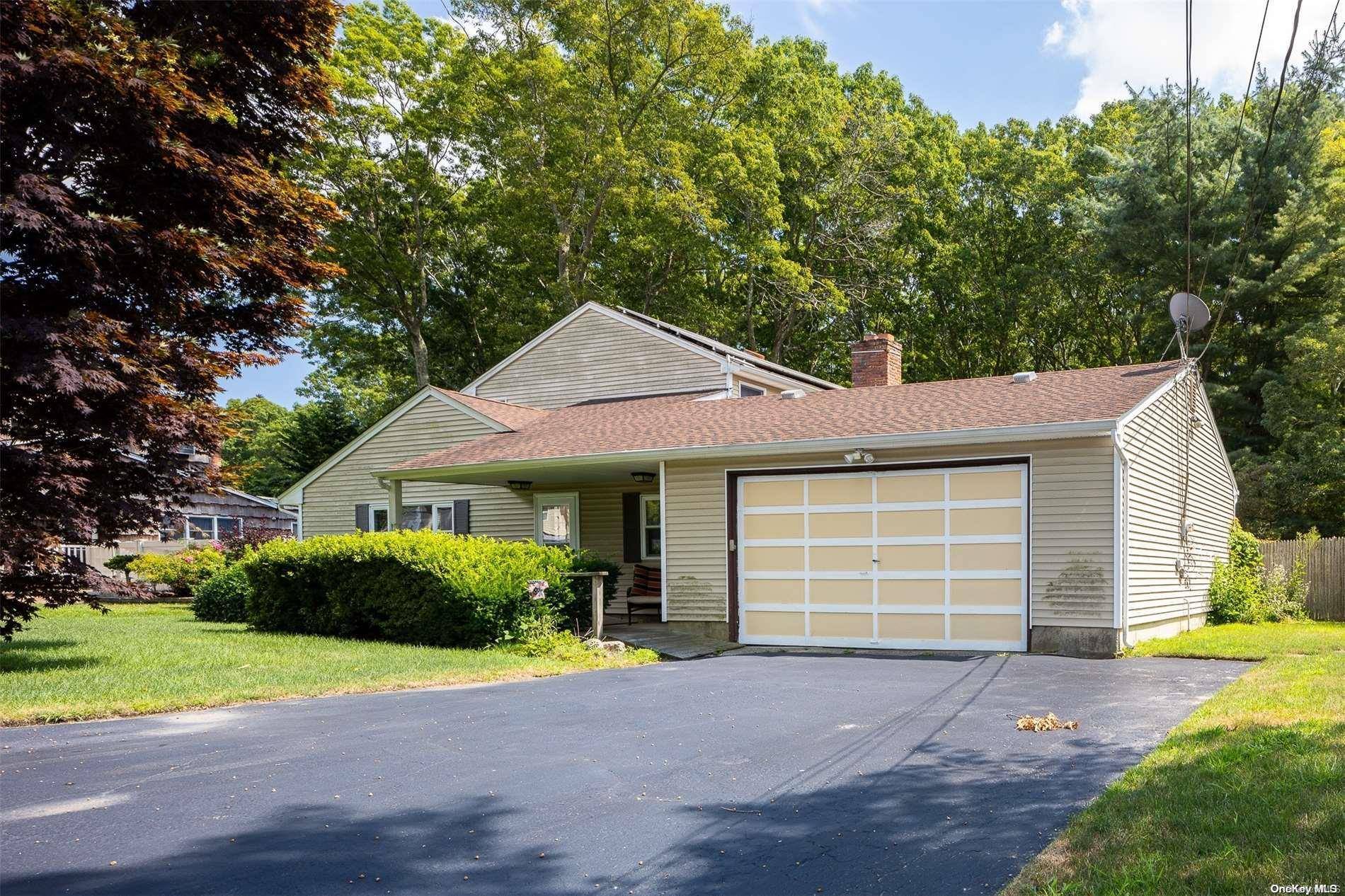 Shirley, NY 11967,20 Stratler DR