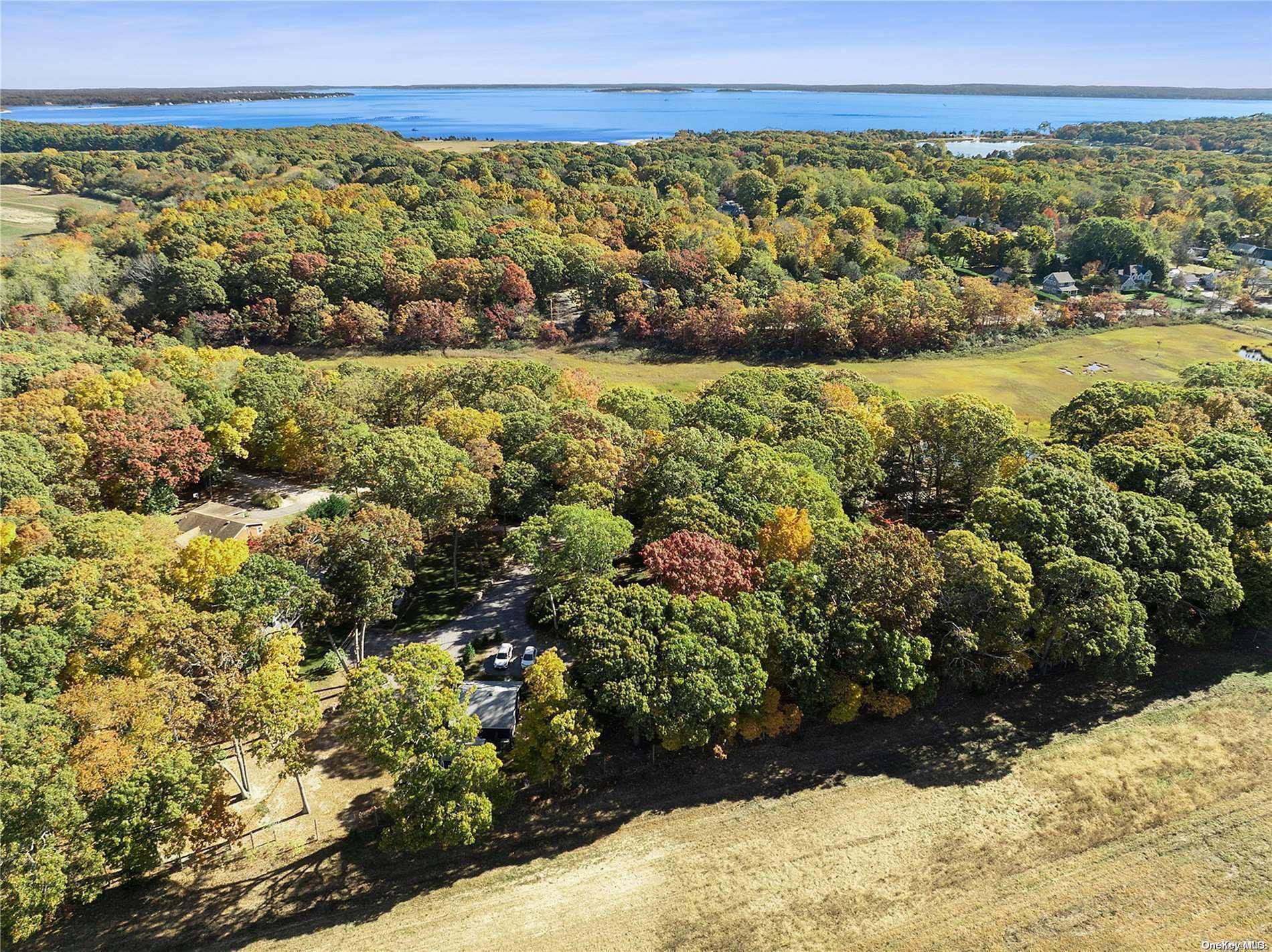 Cutchogue, NY 11935,880 Monsell LN