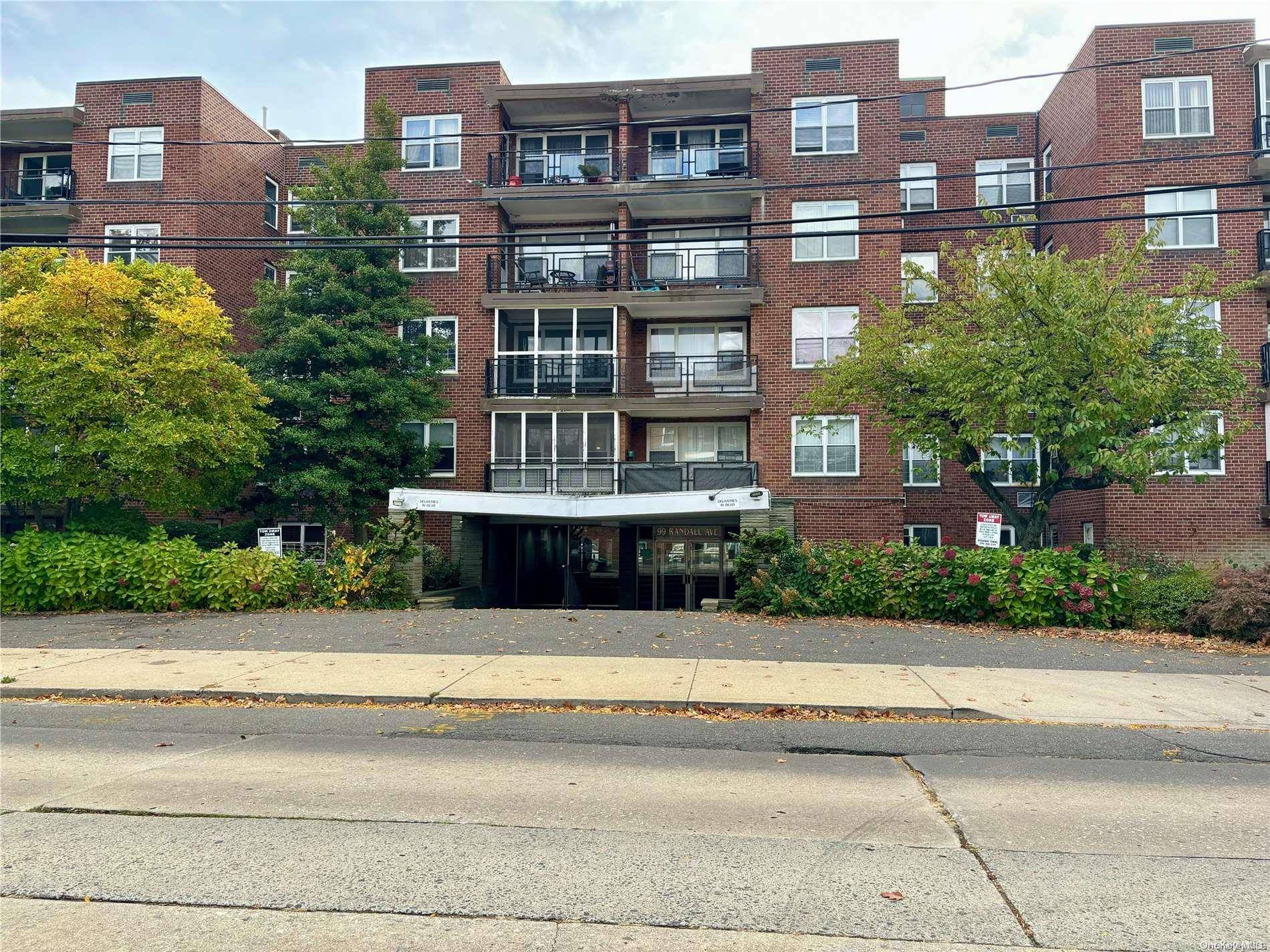 Freeport, NY 11520,99 Randall AVE #2U