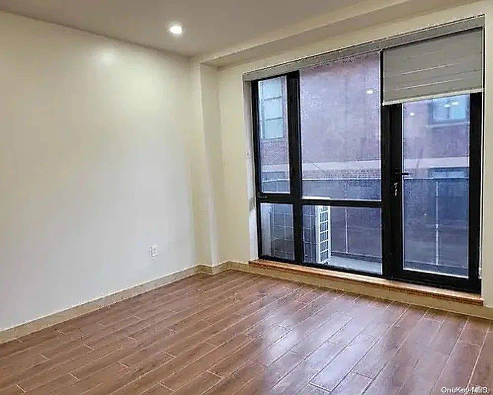 Long Island City, NY 11101,42-22 Crescent ST #2B