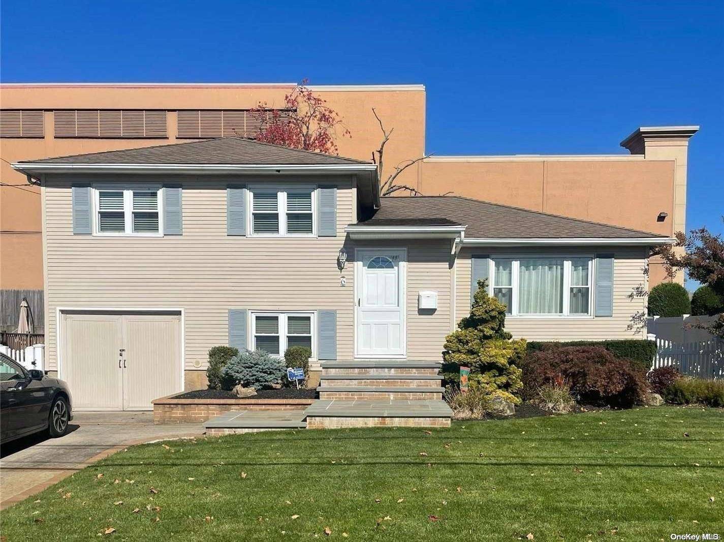 Massapequa Park, NY 11762,6 Jones Court