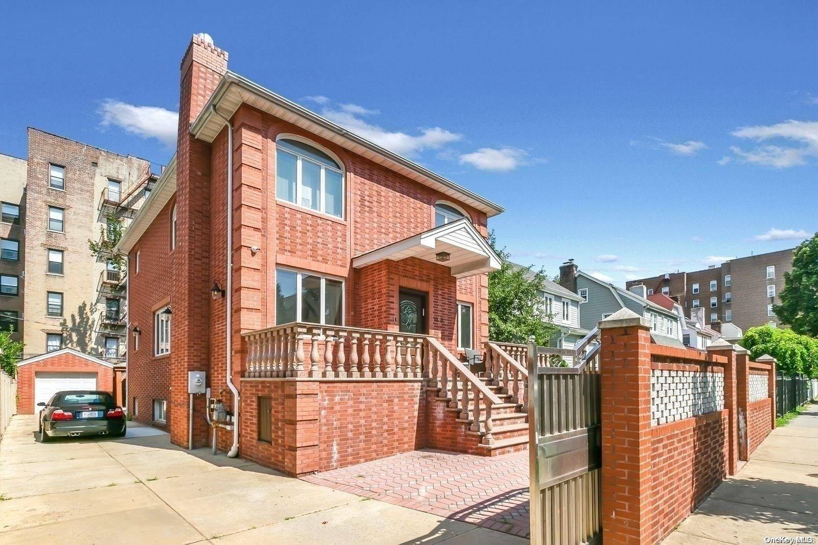 Forest Hills, NY 11375,111-11 76th DR