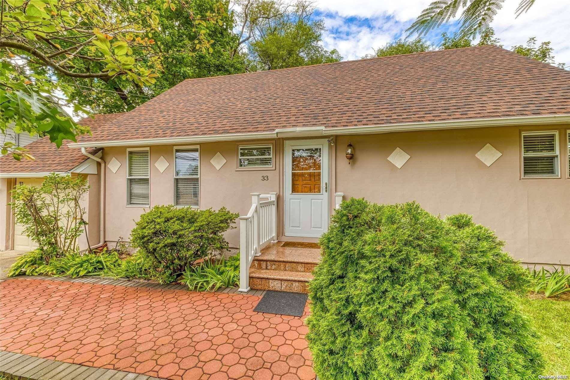 Great Neck, NY 11020,33 Cumberland AVE