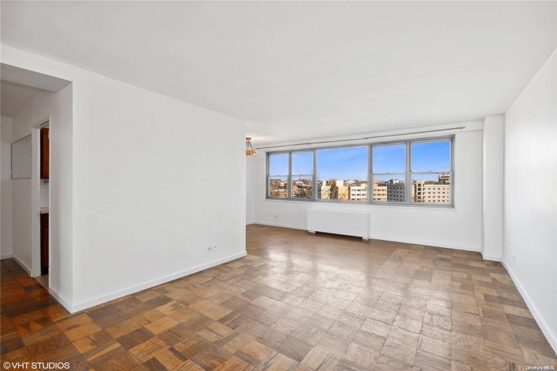 Forest Hills, NY 11375,61-20 Grand Central Pkwy #B807