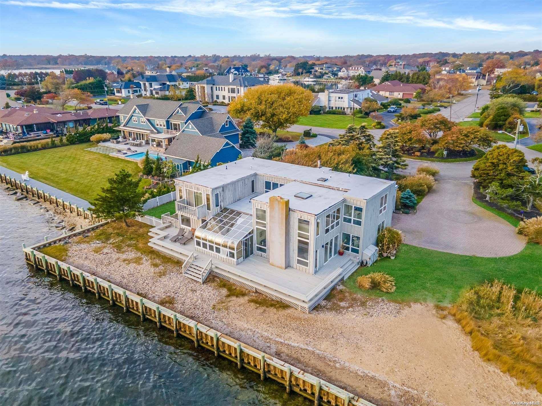 East Islip, NY 11730,167 The Helm