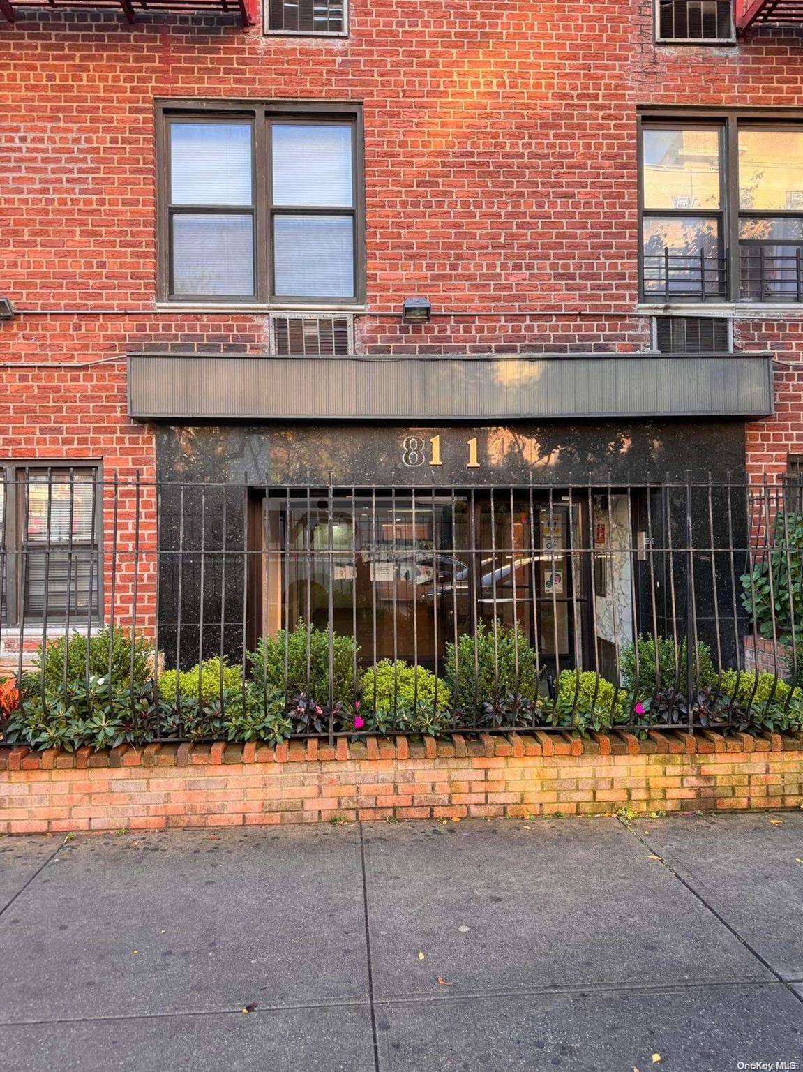 Elmhurst, NY 11373,81-14 Baxter AVE #1E