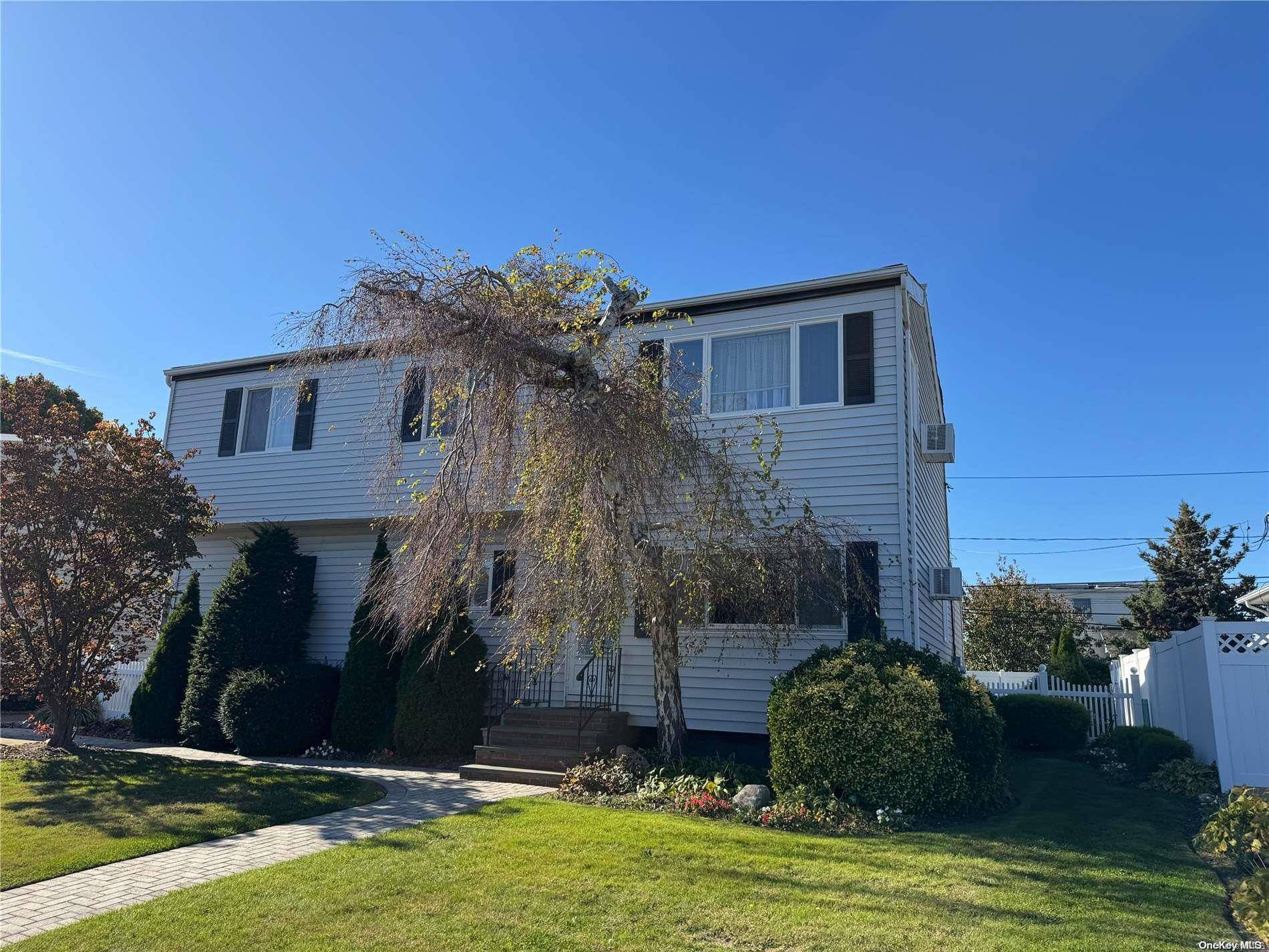 Lindenhurst, NY 11757,219 Riviera Pkwy