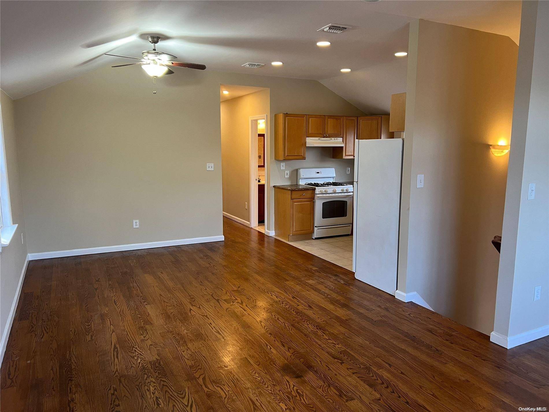 Bayside, NY 11361,42-04 216th ST