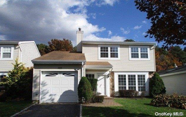 Holbrook, NY 11741,229 Fairfield DR #229