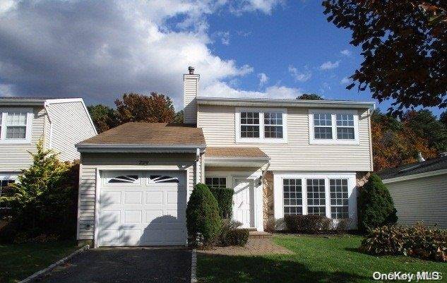 Holbrook, NY 11741,229 Fairfield DR #229