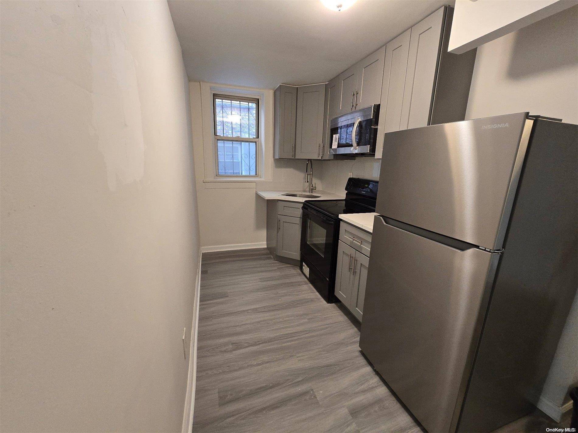 East Elmhurst, NY 11370,30-06 85th