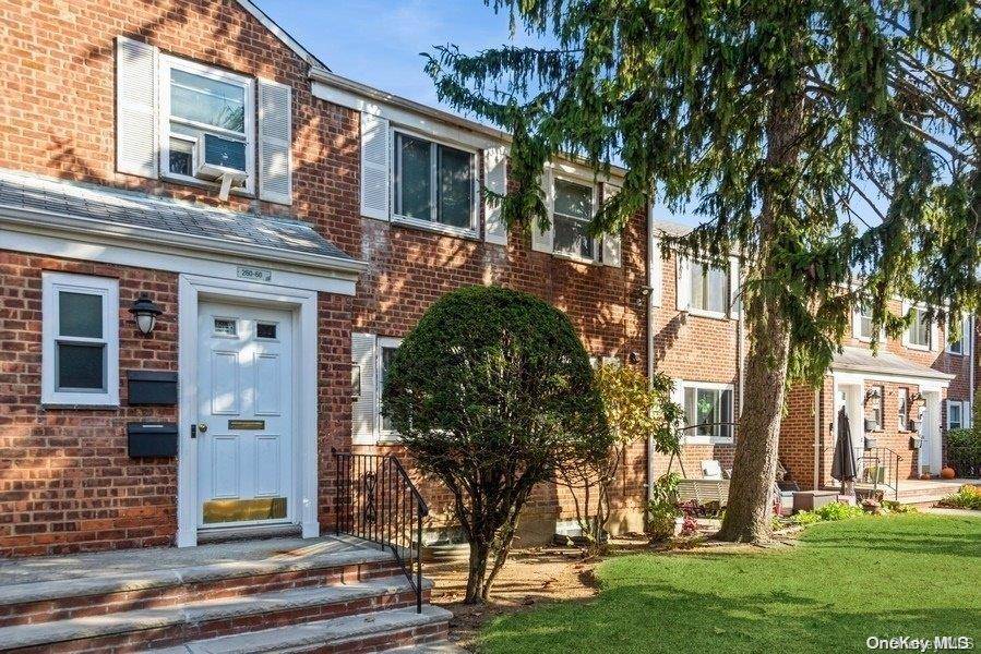 Glen Oaks, NY 11004,260-60 73 AVE #84 B