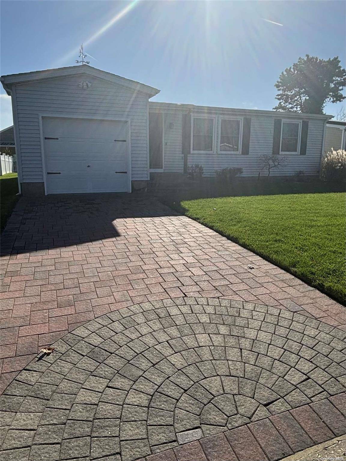 Manorville, NY 11949,37 Village CIR