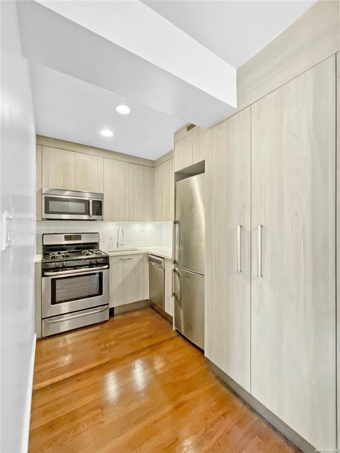 Elmhurst, NY 11373,8710 51st Avenue #Apt 2W