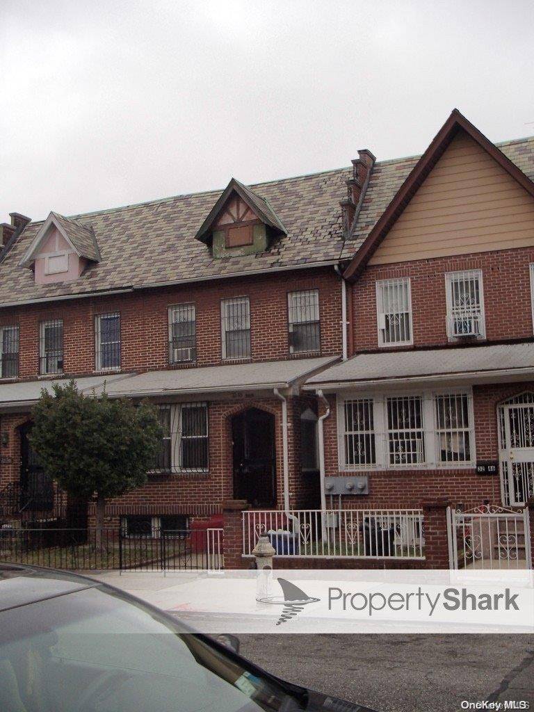 East Elmhurst, NY 11369,32-50 87th ST