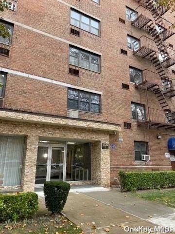 Howard Beach, NY 11414,153-25 88th Street #4B