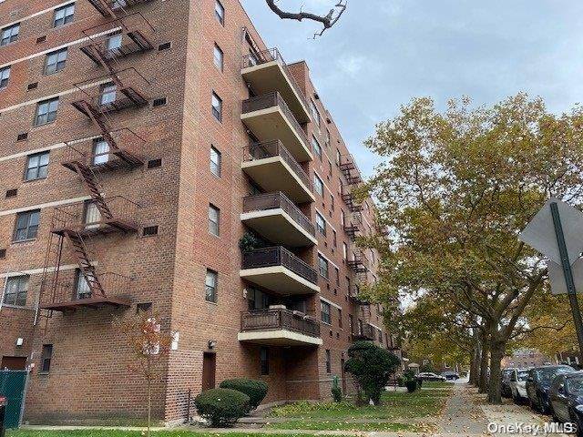 Howard Beach, NY 11414,153-25 88th Street #4B