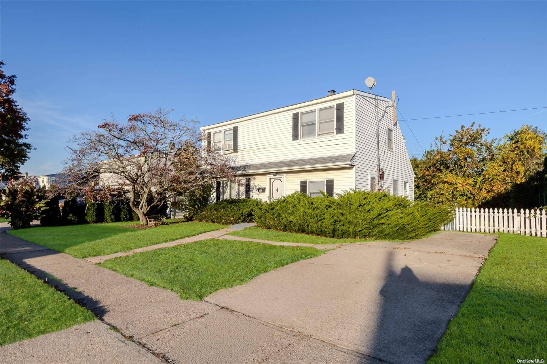 Levittown, NY 11756,174 Swan LN