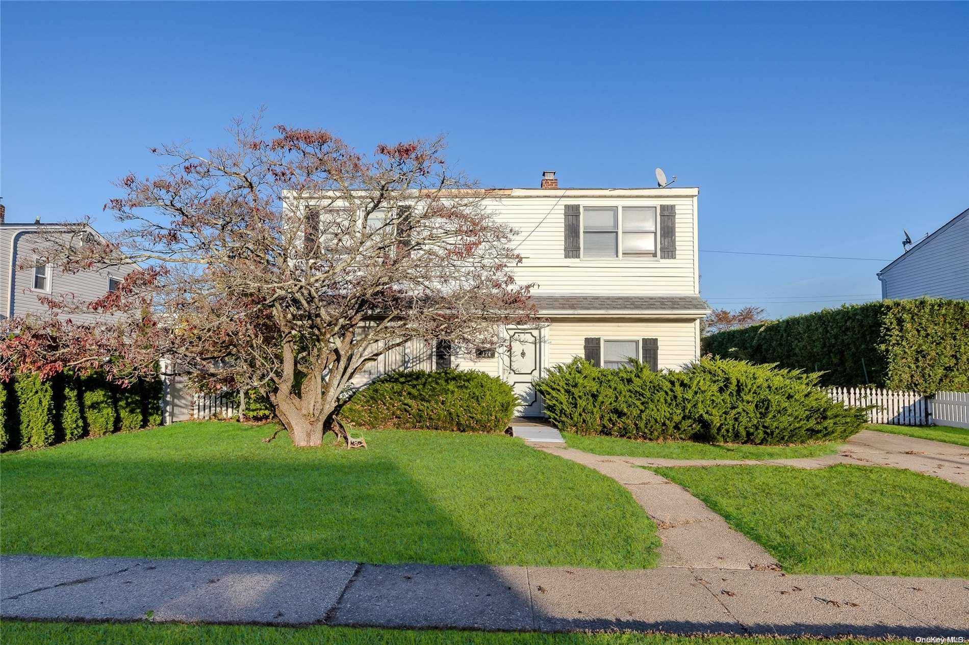 Levittown, NY 11756,174 Swan LN