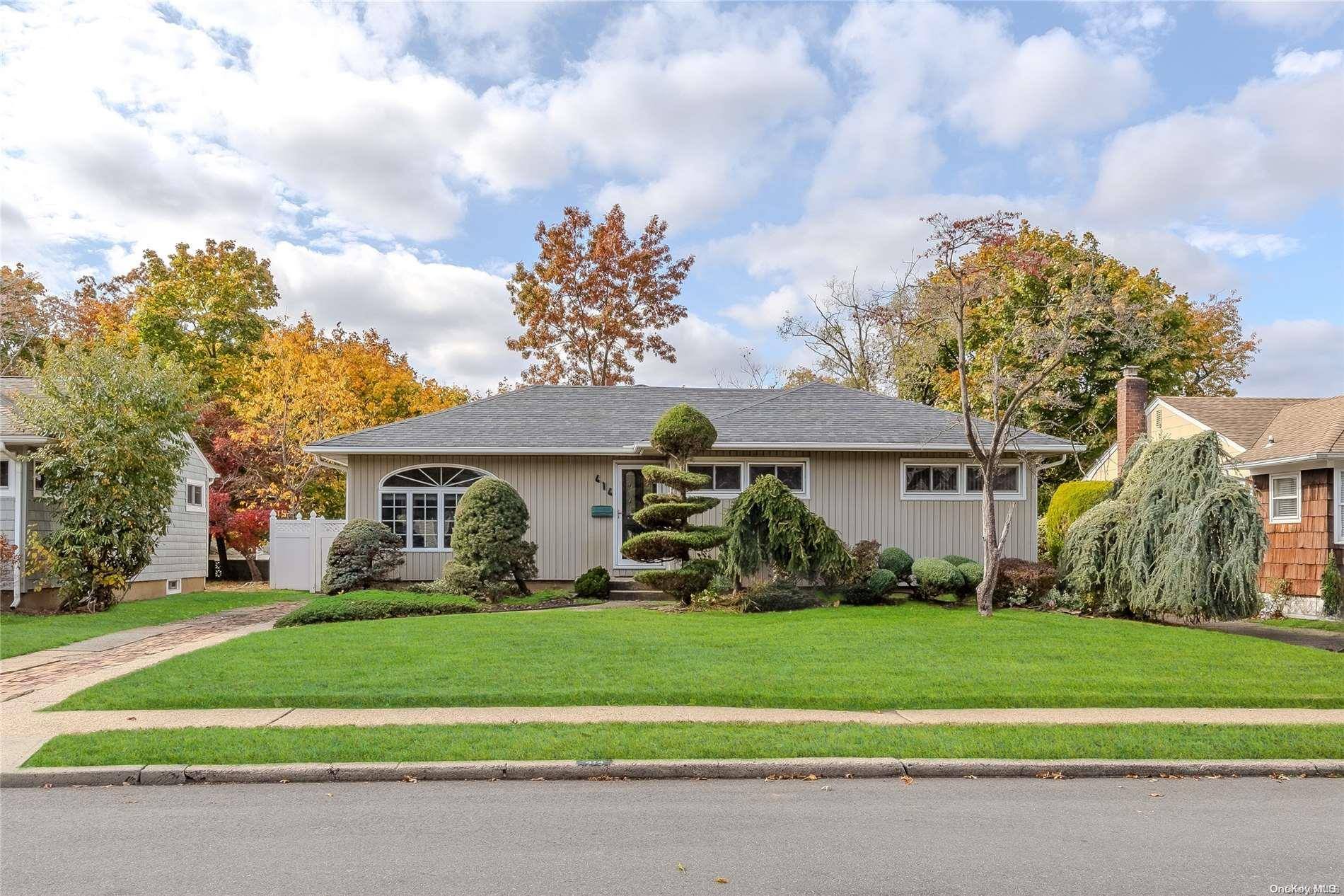 East Meadow, NY 11554,414 Chestnut LN