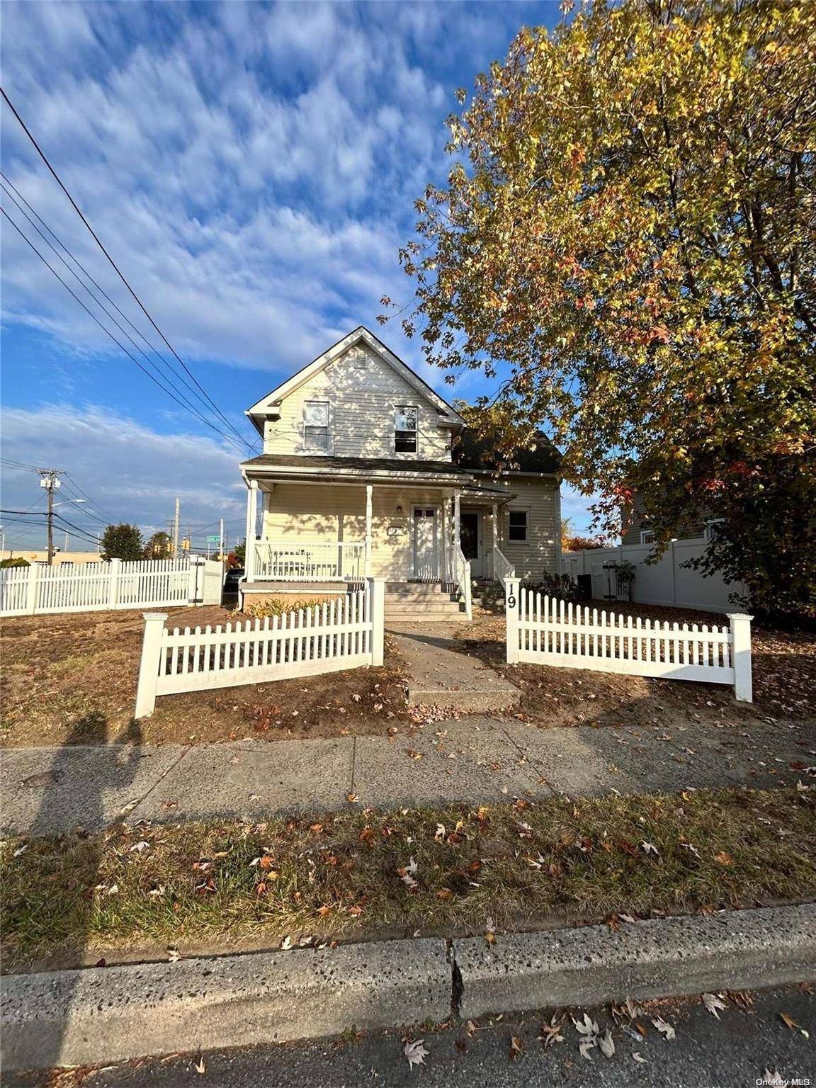 Bay Shore, NY 11706,19 S Union Street #1