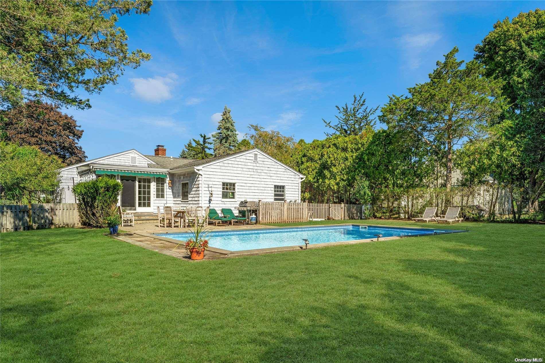 Quogue, NY 11959,4 Barker