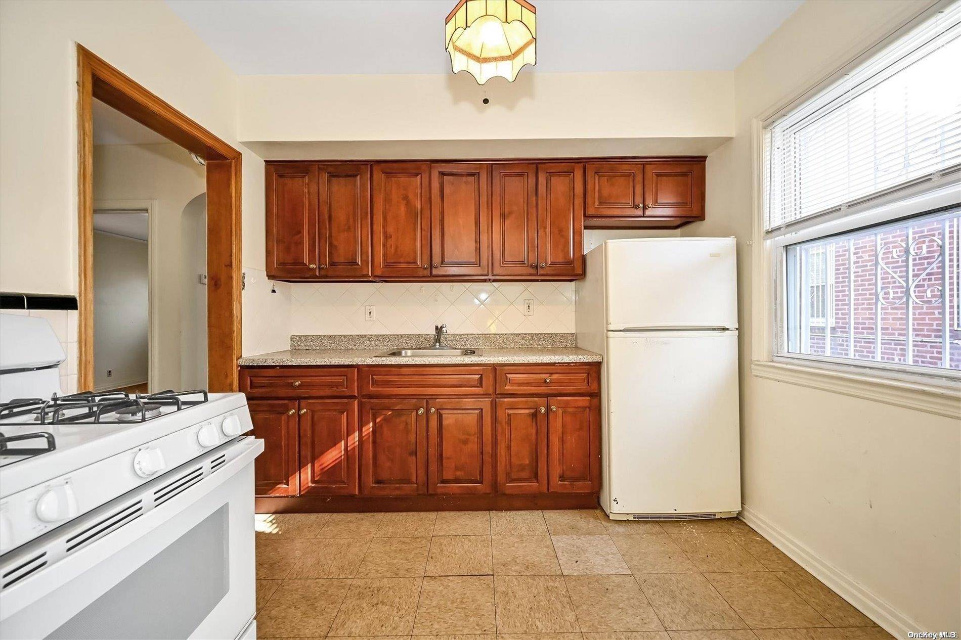 Bayside, NY 11364,58-08 219 ST