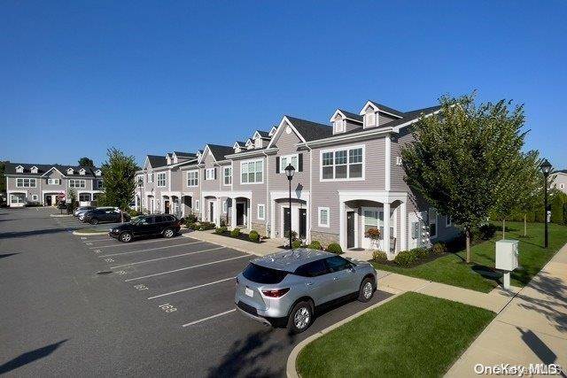 Deer Park, NY 11729,500 Sutton CT #112