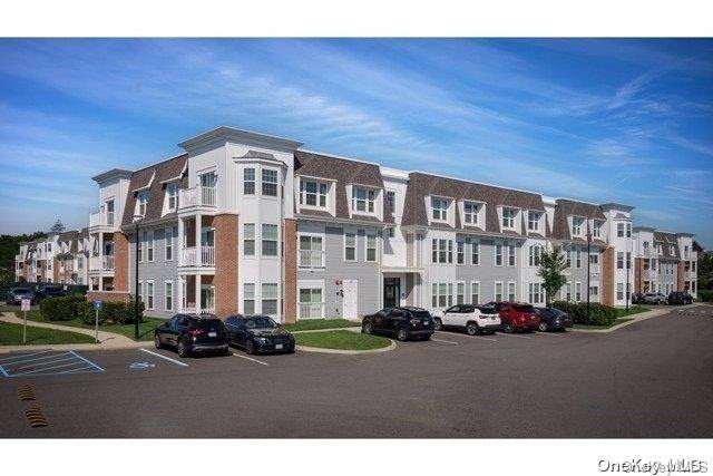 Central Islip, NY 11722,75 Circle DR #89-204