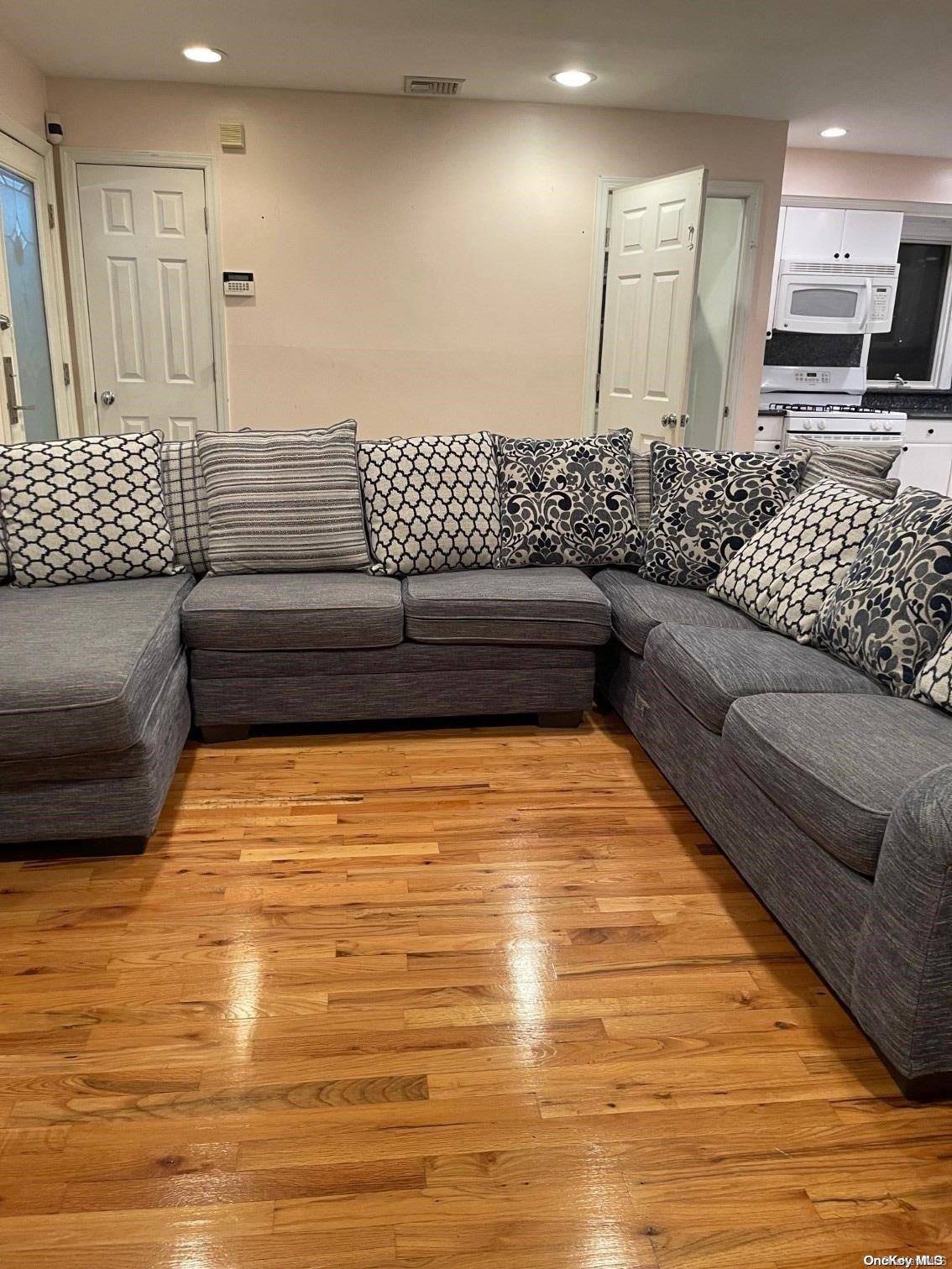 Lynbrook, NY 11563,137 Charles ST