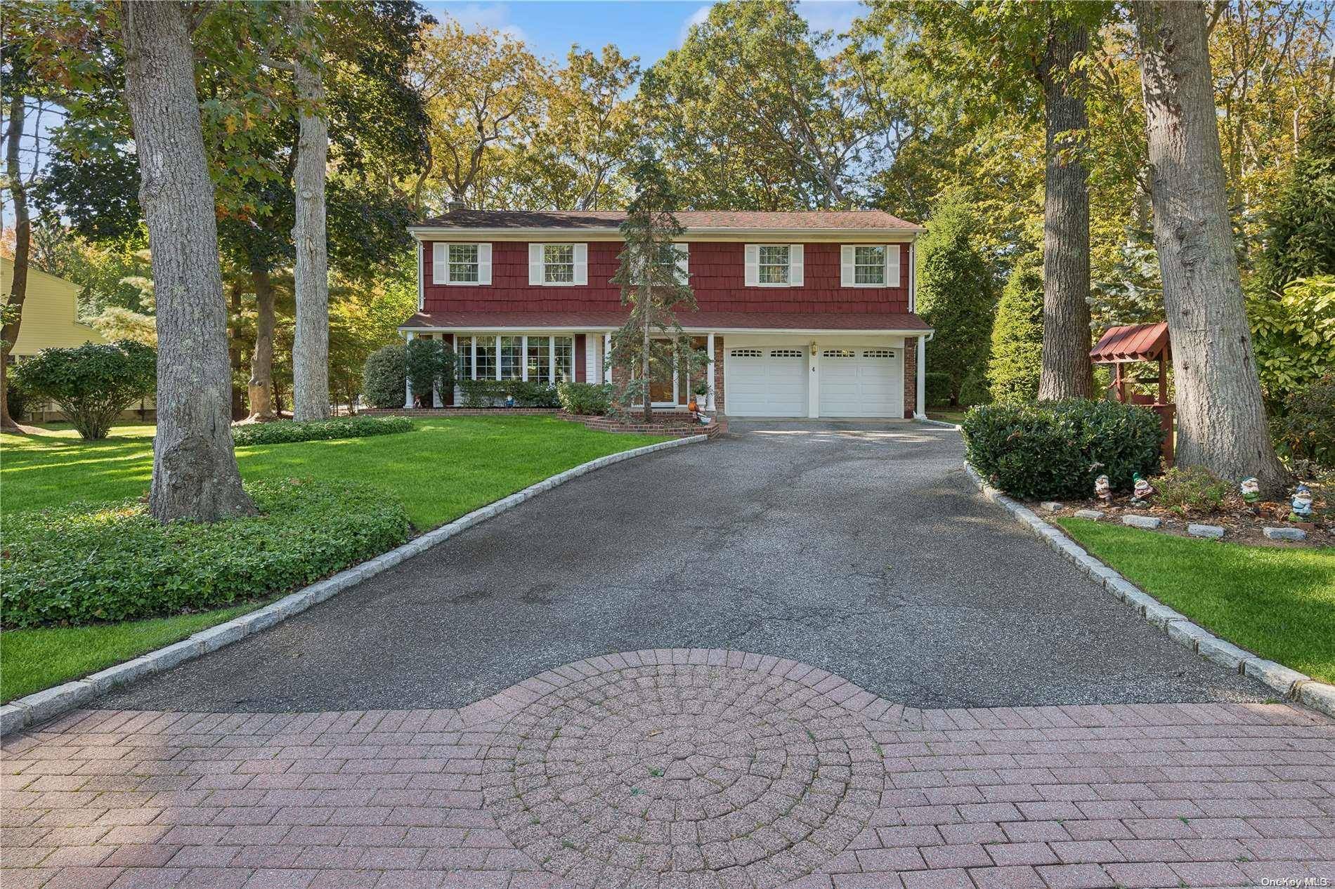 Smithtown, NY 11787,4 Old Landers CT