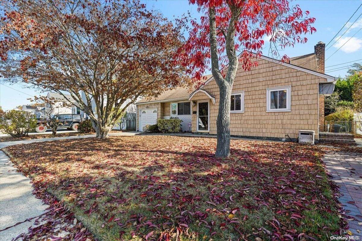 Massapequa Park, NY 11762,77 Eastgate RD