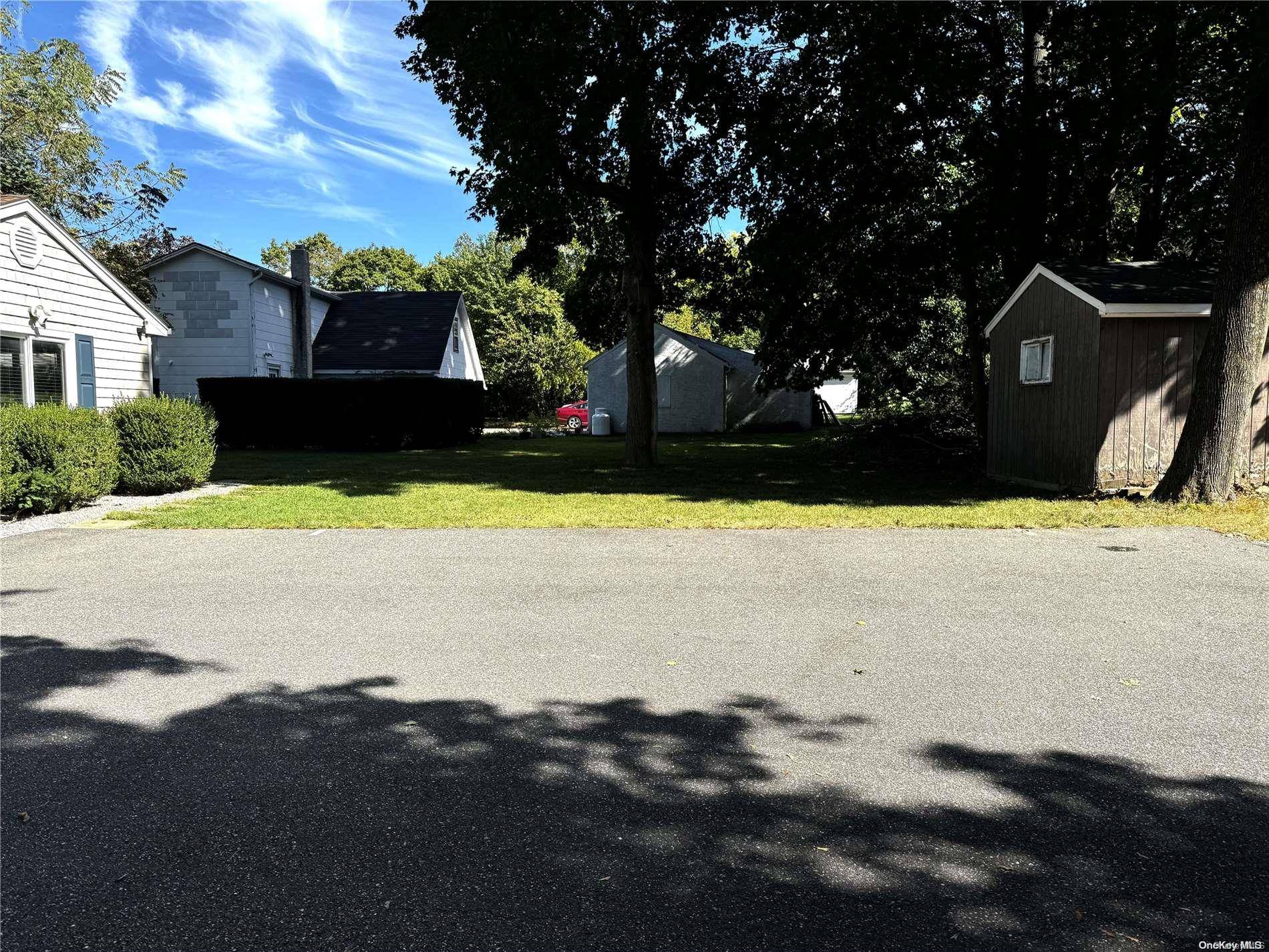 Huntington, NY 11743,5A Aberdeen DR