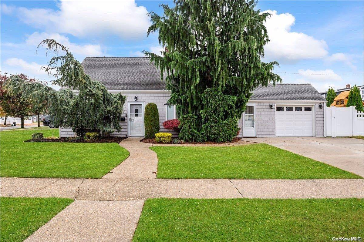 Levittown, NY 11756,61 Spring LN