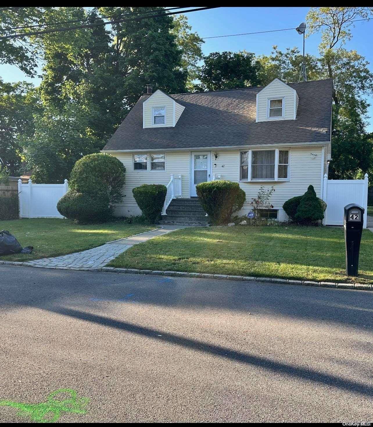 Amityville, NY 11701,42 Benburb ST