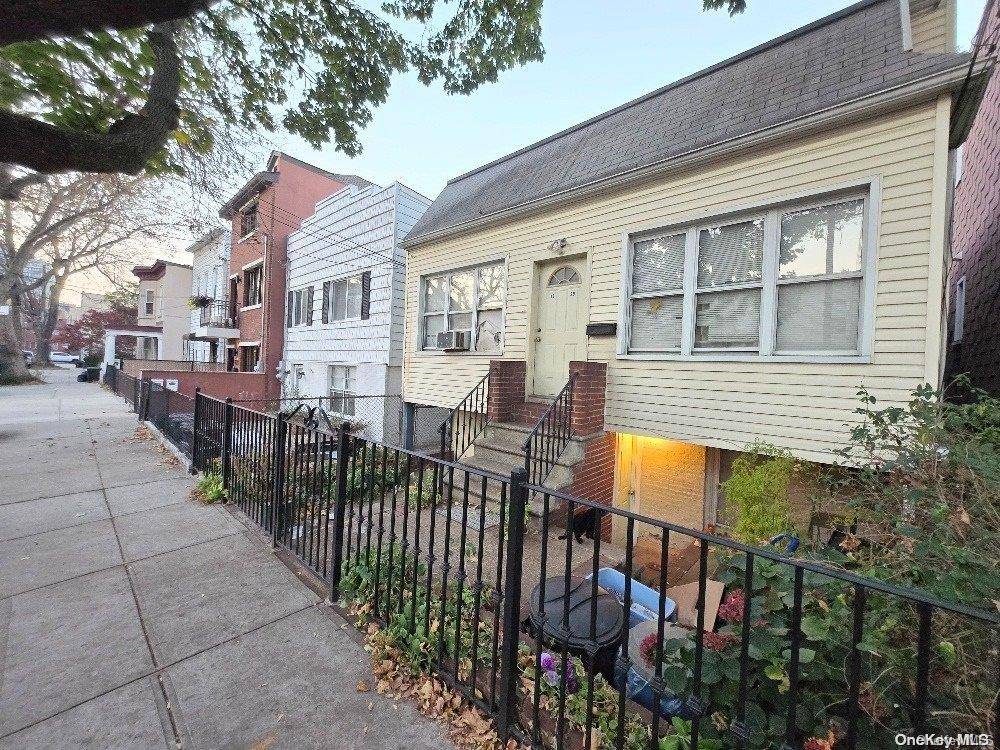Astoria, NY 11102,18-29 25th RD