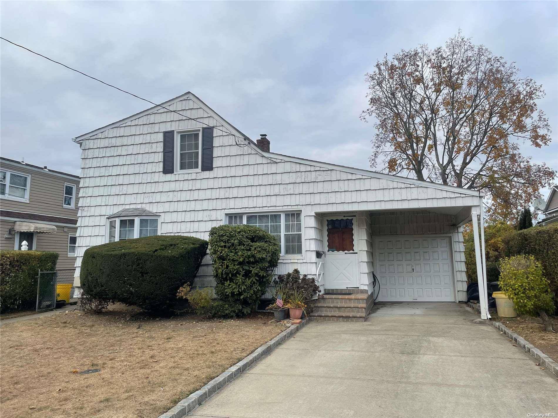 Hicksville, NY 11801,12 Lowell PL