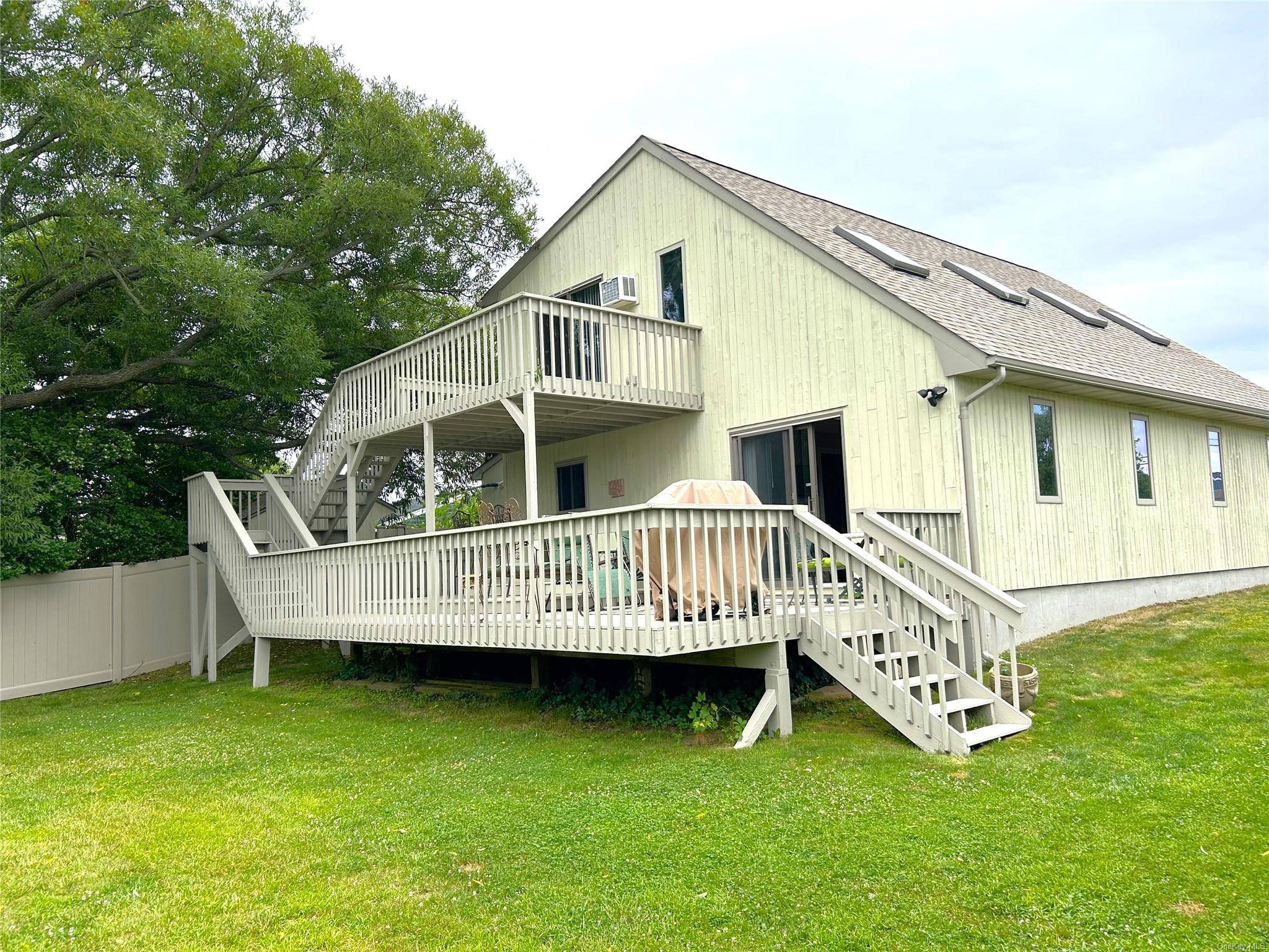 East Patchogue, NY 11772,304 S Dunton AVE