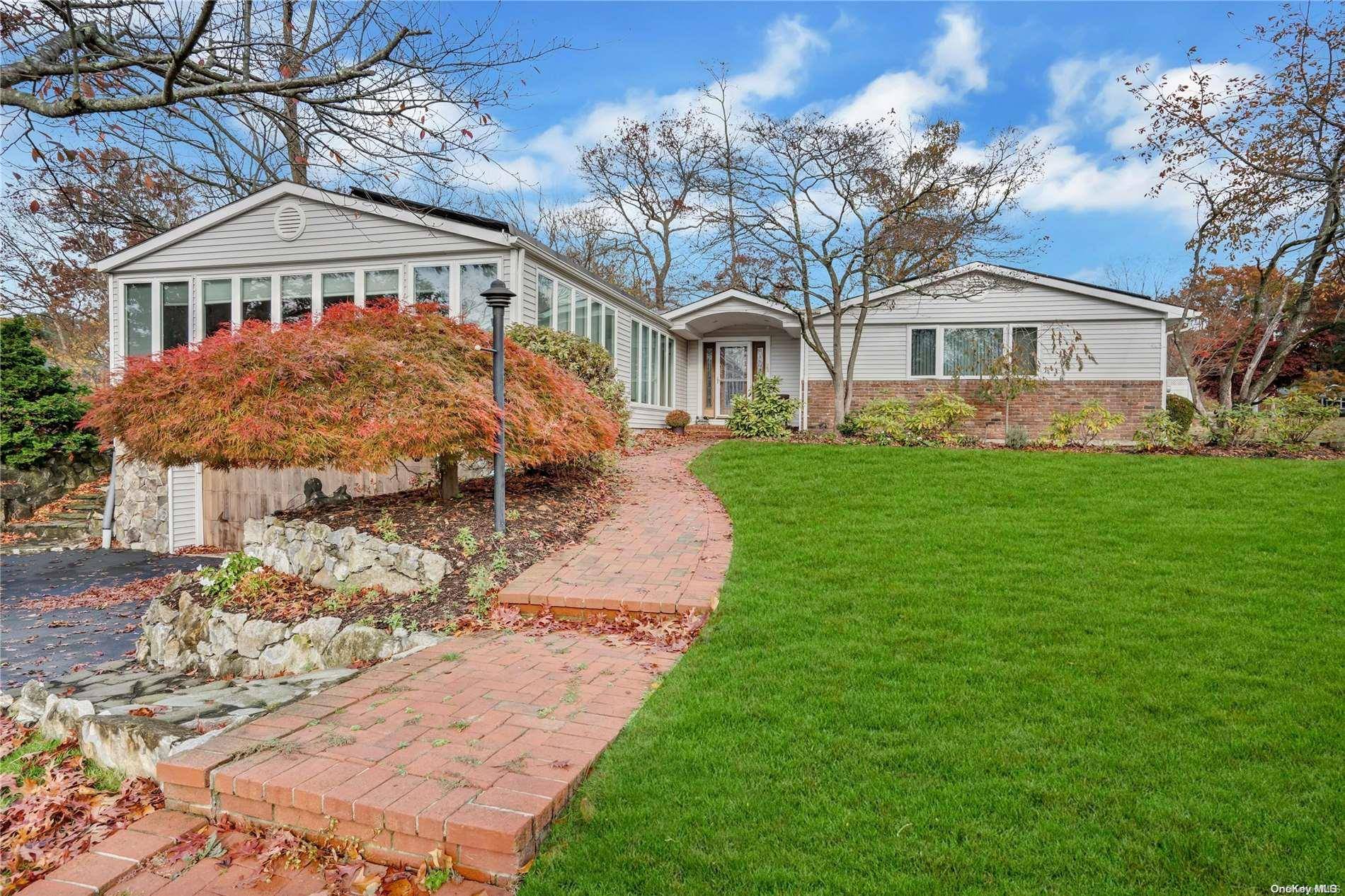 Hauppauge, NY 11788,23 Bluff CIR