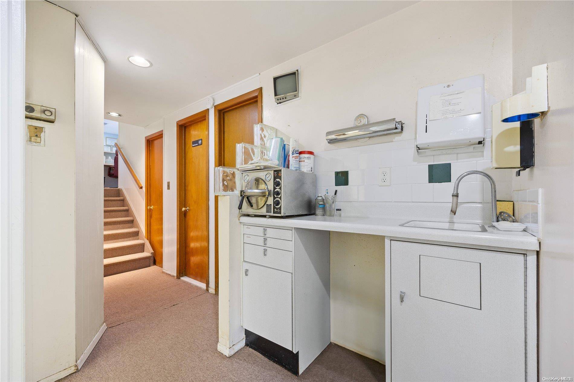 Oakland Gardens, NY 11364,221-04 58th AVE