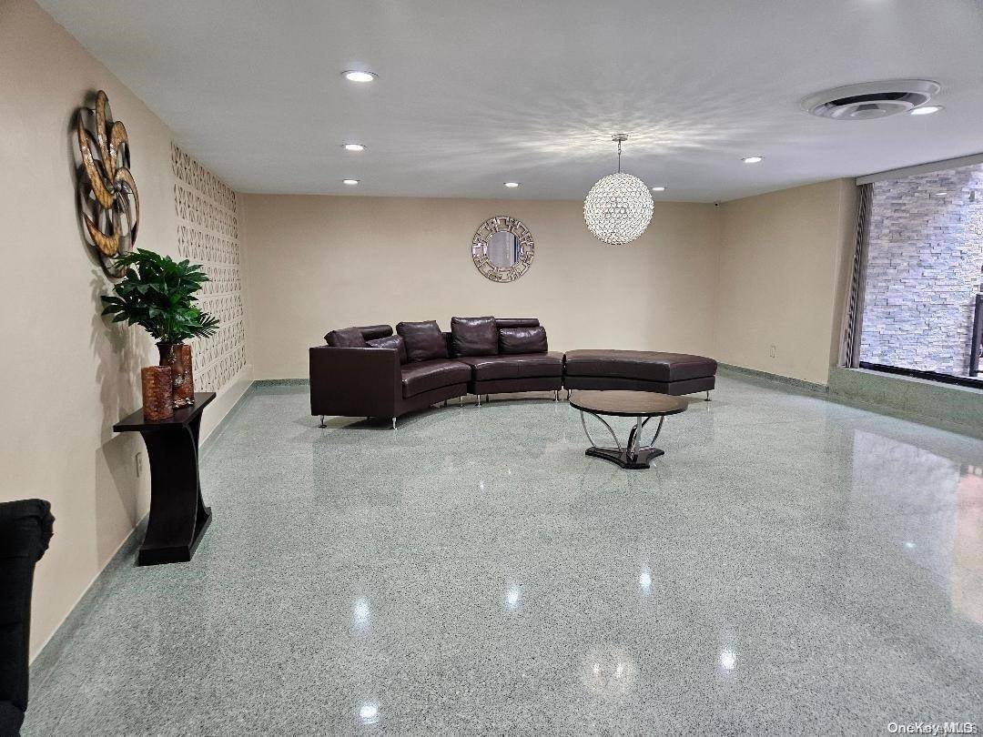 Corona, NY 11368,99-11 60th AVE #3E